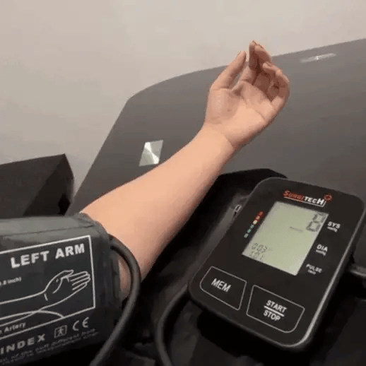 Esfigmomanómetro Digital con Voz