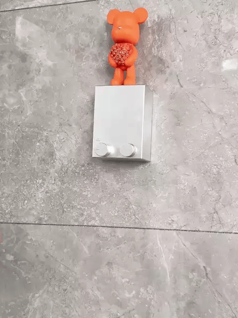 Soga para Colgar la Ropa con Soporte de Pared Regulable.